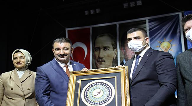 AK Partili İnan Kılıçdaroğlu'na sert çıktı: İzmir'in turist vekili