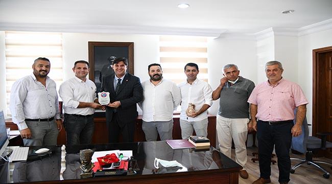 Esenköyspor Kulübü’nden Başkan Karaca’ya Plaket