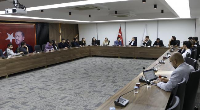 Üniversite gençliği sordu, Başkan Sürekli yanıtladı