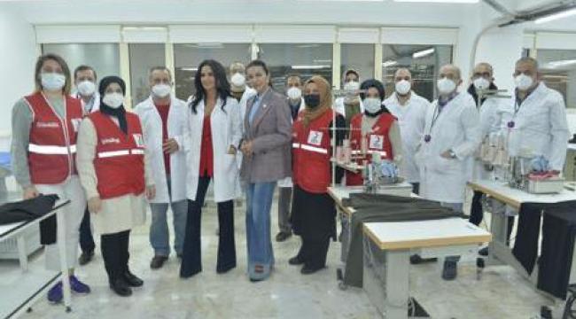 Atıklardan yapılan kıyafetler kız çocuklarına umut olacak