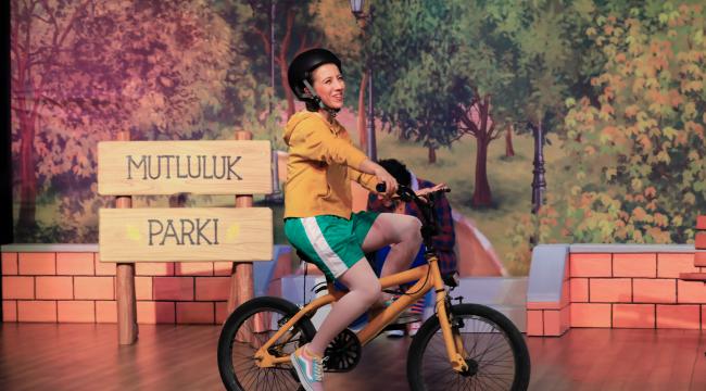Eti Çocuk Tiyatrosu ilk özgün oyunu ‘Mutluluk Denince Akla’ ile sahnelere döndü