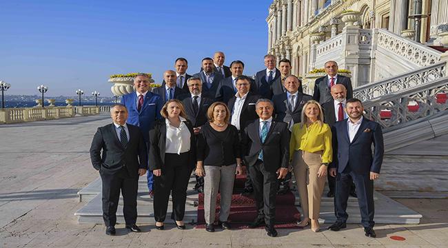 “KOBİ’lerin sesi olacağız” dedi, hazır giyimde Başkanlık adaylığını açıkladı