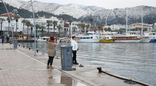 MARMARİS’E 13 YIL SONRA KAR YAĞDI