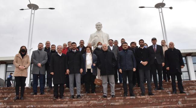 MURAT KARAYALÇIN FOÇA’DA KONFERANS VERDİ