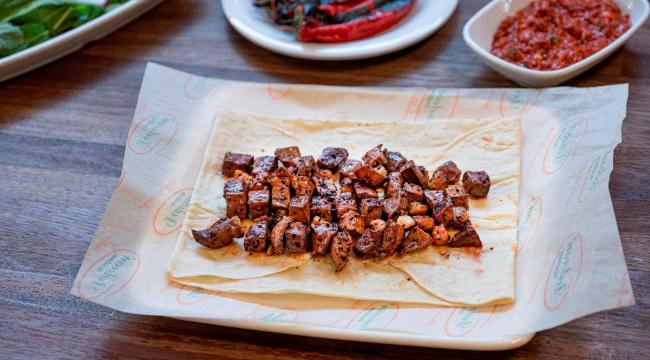 DEDECAN’IN GELENEKSEL LEZZETLERİ CİĞER, DALAK VE YÜREK KEBAPLARI