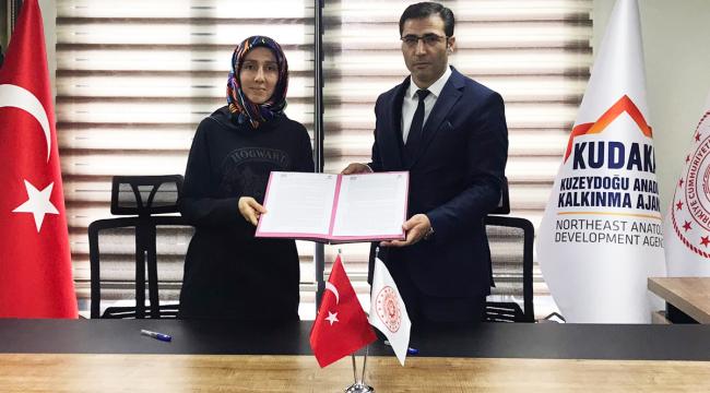 ERZİNCAN’IN MEYVELERİ TÜRKİYE’NİN ŞERBETLERİNE DÖNÜŞÜYOR