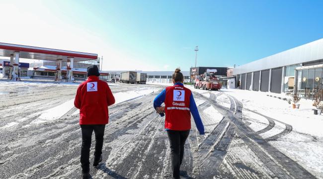 63 YAŞINDAKİ KIZILAY GÖNÜLLÜSÜ KAR NÖBETİ İÇİN TEKİRDAĞ’DAN İSTANBUL’A YARDIMA KOŞTU