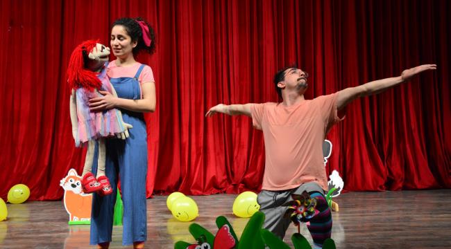 Torbalı'da Dünya Tiyatro Günü'nü kahkahalarla kutlandı