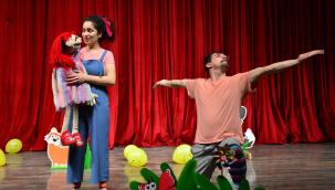 Torbalı'da Dünya Tiyatro Günü'nü kahkahalarla kutlandı