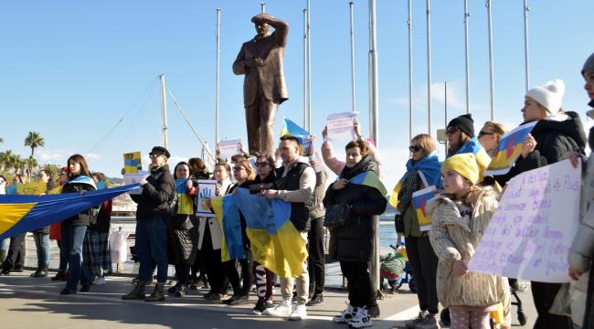 UKRAYNALILAR’DAN ATATÜRK’ÜN GÖLGESİNDE BARIŞ ÇAĞRISI