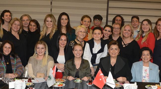 ANNELERDEN GENÇ ŞAMPİYONA ÖDÜL