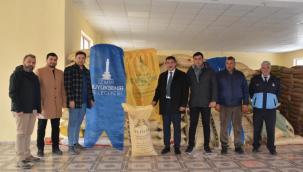 İzmir'den Kars'a 105 ton tohum desteği