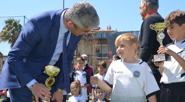 MİNİK FUTBOLCULAR SPORA ARA VERMEDİ