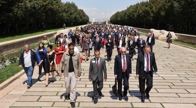 Türk Eğitim Vakfı 55. yılında Anıtkabir'de Ata'nın huzuruna çıktı