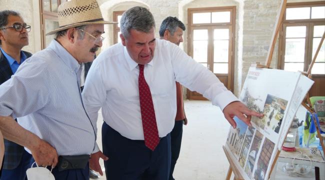 Büyükerşen’den Çeşme Cumhuriyet Meydanı’na ziyaret!