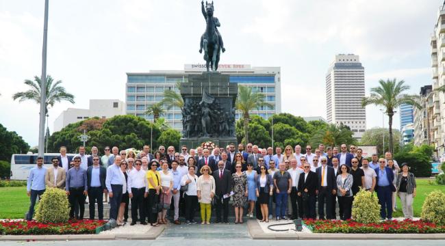 İZMİRLİ MALİ MÜŞAVİRLER ATA&#039;NIN HUZURUNDA BULUŞTU