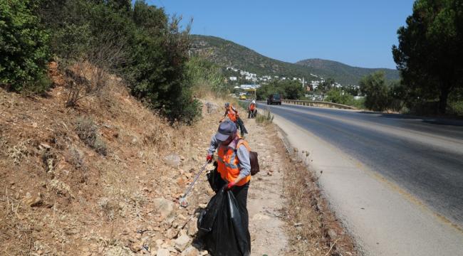 Bodrum, araçlardan atılan çöplerden arındırılıyor