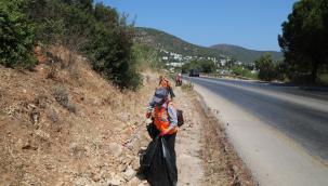 Bodrum, araçlardan atılan çöplerden arındırılıyor