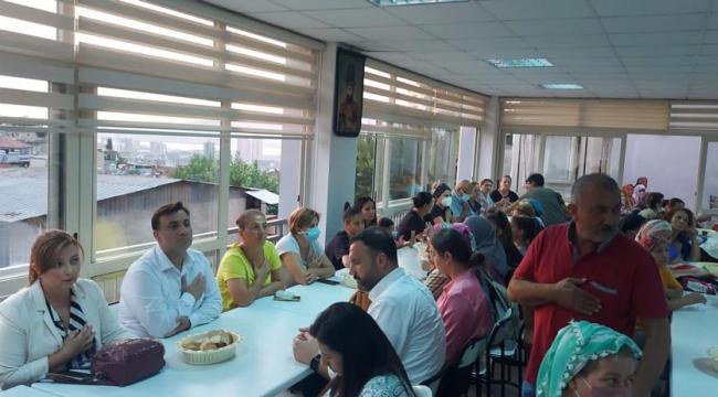 AK Parti İzmir ailesi, Cemevi'nde vatandaşlarla oruç açtı: Milletvekili Cemal Bekle'den birlik ve beraberlik mesajı