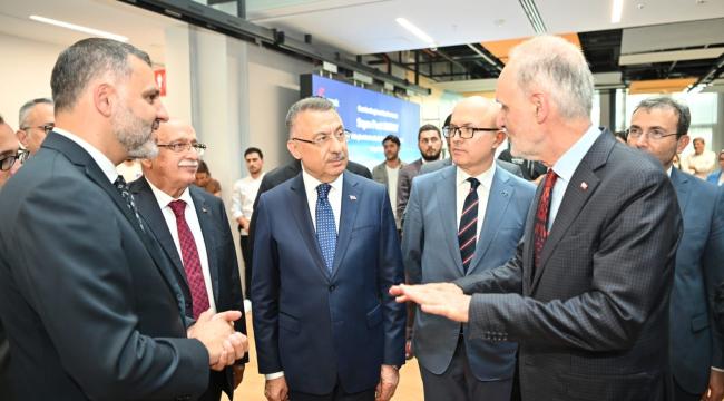 Cumhurbaşkanı Yardımcısı Fuat Oktay Teknopark İstanbul'da incelemelerde bulundu