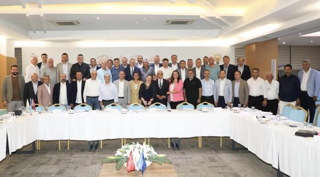 AK Parti İzmir’de, önceki dönem Belediye Başkan Adaylarıyla beyin fırtınası