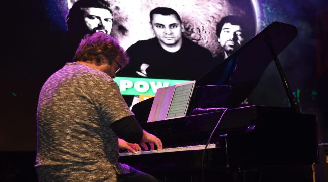 BEŞİKTAŞ’TA AY IŞIĞI ALTINDA CAZ KEYFİ