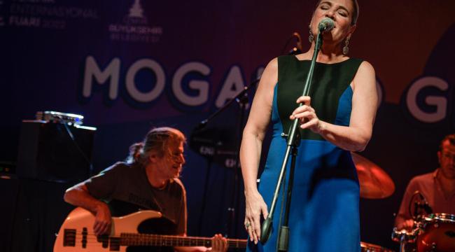 İzmir Fuarı’nda eğlence ve sanat her sahnede