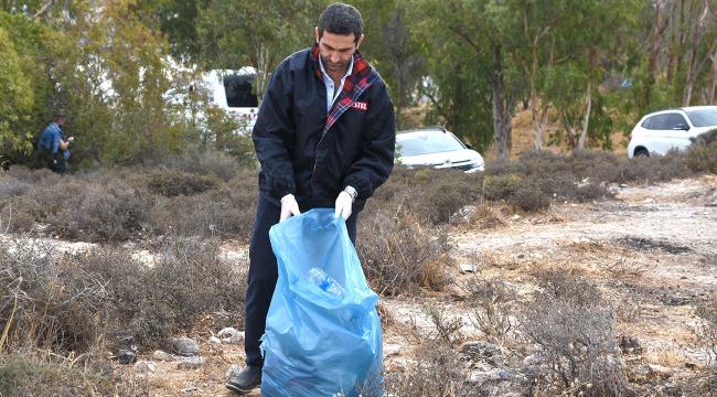 VESTEL KIVILCIMLARI FOÇA’DA ÇEVRE TEMİZLİĞİ YAPTI