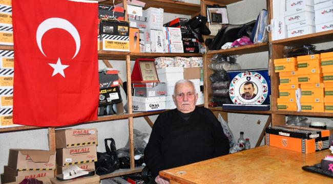 85 YAŞINDA SABAH 7’DE DÜKKÂNINI AÇIYOR