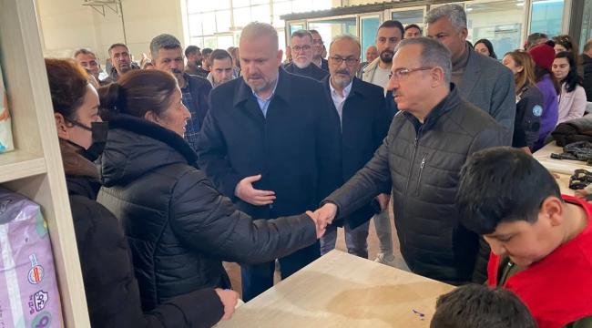 AK Parti İzmir depremzedeler için tek yürek oldu