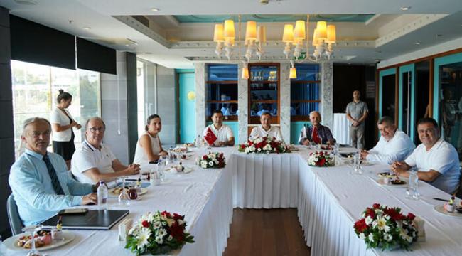 Kıyı Ege Belediye Başkanları Maaşlarını depremzedelere bağışladı