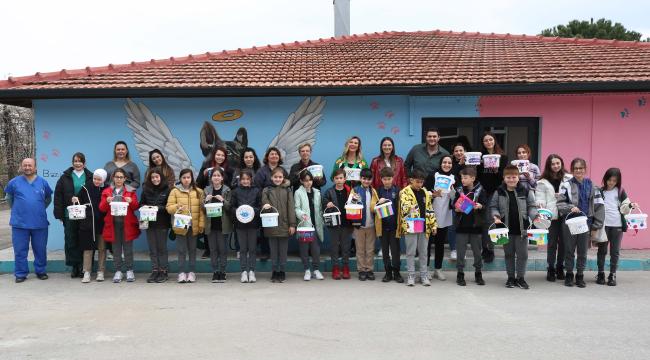 Bu kapta dostluk var