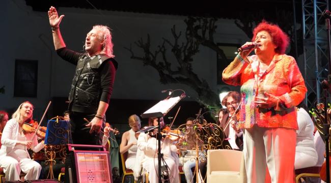 Çeşme’de 23 Nisan coşkusu Selda Bağcan ile zirveye ulaştı