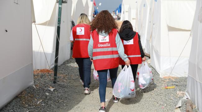 DEPREMZEDE ÇOCUKLARIN BAYRAMLIKLARI KIZILAY’DAN
