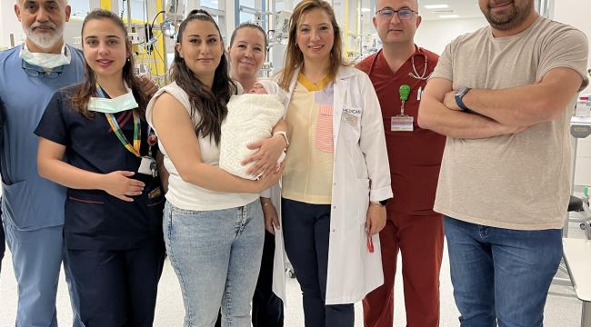 Akça Bebeğe Medicana&#039;dan Şifa Eli