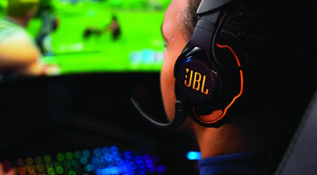 BABANIZ MÜZİĞİN VE OYUNUN KEYFİNİ JBL VE MARSHALL İLE ÇIKARSIN