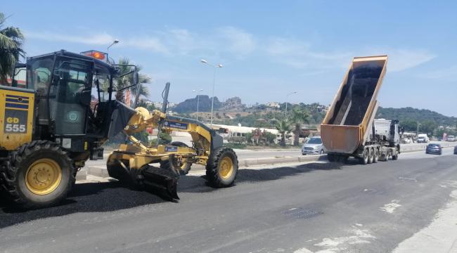 Bodrum'da Altyapısı Tamamlanan Yerlerde Asfalt Çalışması Sürüyor