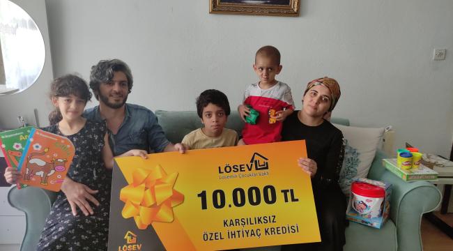 LÖSEV’İN BAYRAM ÇEKLERİ  HASTALARINA CAN SUYU OLDU