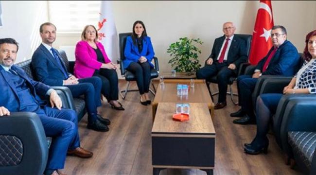 Özcan Başkanlığındaki CHP heyetinden, 8 partiye bayram ziyareti