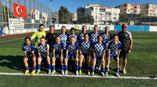 Konak Belediyespor U17 Kız Futbol Takımı şampiyonluk yolunda