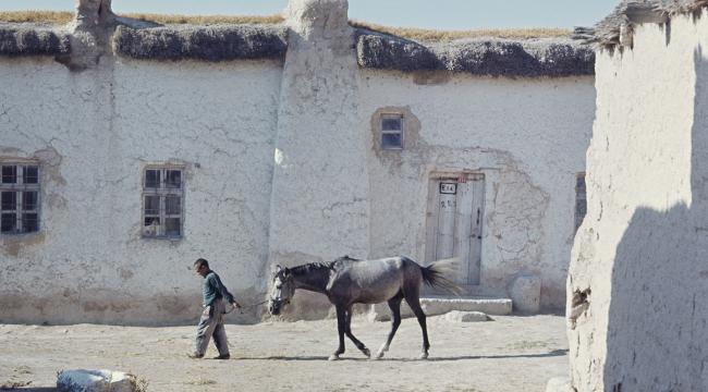 ARA GÜLER ARŞİVİNDEN ‘RENKLİ ANADOLU’ SERGİSİ ZİYARETE AÇILDI