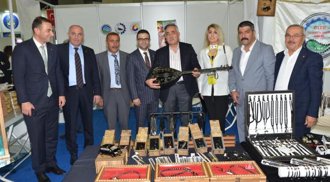 ÖZAKALIN, YÖREX&#039;TE KONUKLARINI AĞIRLADI, STANTLARI ZİYARET ETTİ