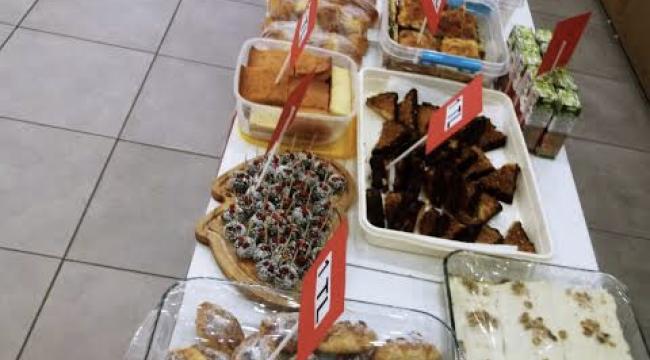 Zübeyde Hanım ortaokulu öğretmenleri, öğrencileri  ile birlikte &quot;Filistin&#039;e Yardım Kermesi&quot; düzenledi