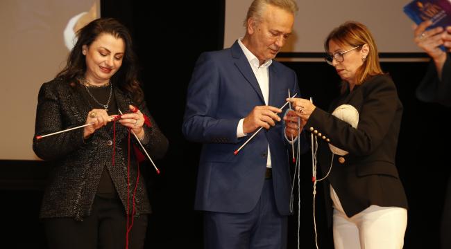 DEPREMZEDE KADINLARIN ÖRGÜLERİ HAYAT YENİDEN DEFİLESİ’NDE SERGİLENECEK