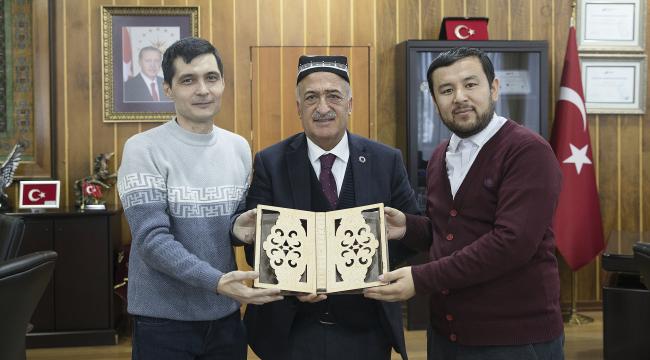 ÖZBEK ARAŞTIRMACILARDAN REKTÖR ÇOMAKLI'YA ZİYARET