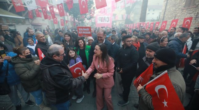 EFES SELÇUK&#039;TA COŞKUYLA BAŞLAYAN SEÇİM STARTI: BULUŞMA MİTİNGE DÖNDÜ!