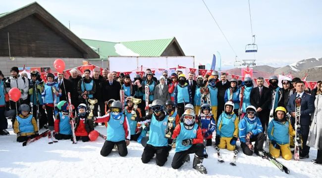 "Erzurum'un Yıldız Kayakçıları Zirvede Buluşuyor"