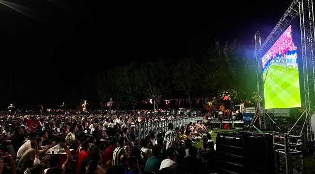 Milli Takım Almanya’da, Bursalılar meydanlarda coşku yaşadı