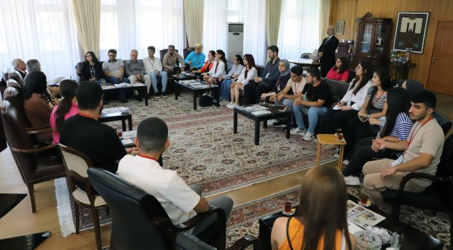 Öğrencilerden Rektör Çomaklı’ya Ziyaret