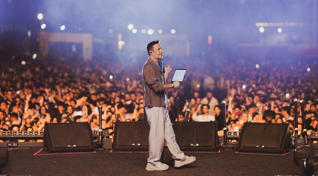 Oğuzhan Koç, Erzurum Etkinlik ve Miting Alanı’nda düzenlenen konserde Erzurumlularla buluştu